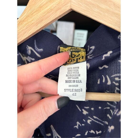 🐿️ Vintage Judy Tops Blue & White With Gold Pearl Buttons Made In USA 42 (Med) - Picture 6 of 6